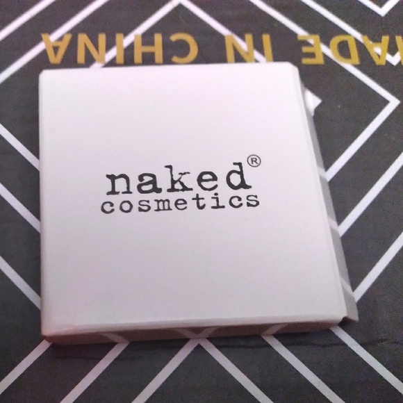 Naked cosmetics single shadow in Mother nature 05 - Picture 2 of 3